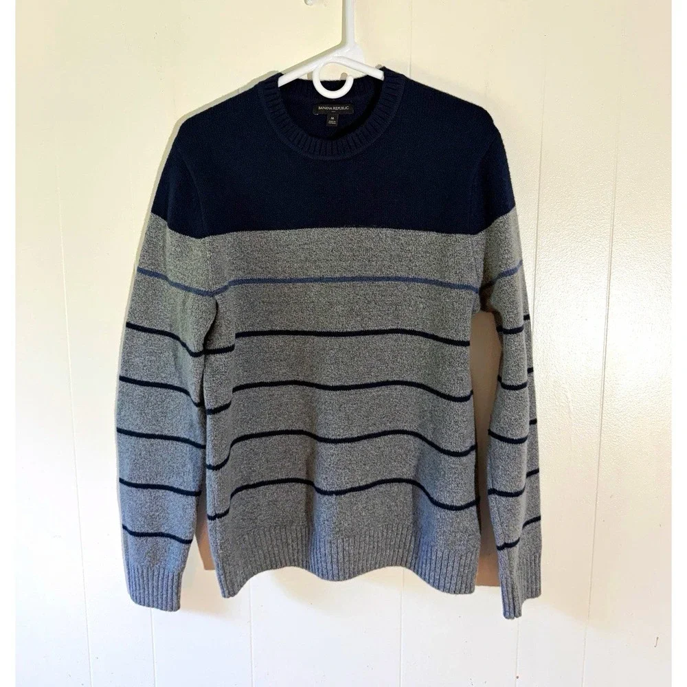 Banana Republic Men's M Gray/Black Striped Crew Neck Long Sleeve Knit Pullover